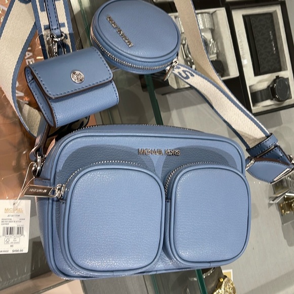 Michael Kors Jet Set Md Leather Crossbody Bag with Case for Apple Airpods Pro® - Picture 2 of 16